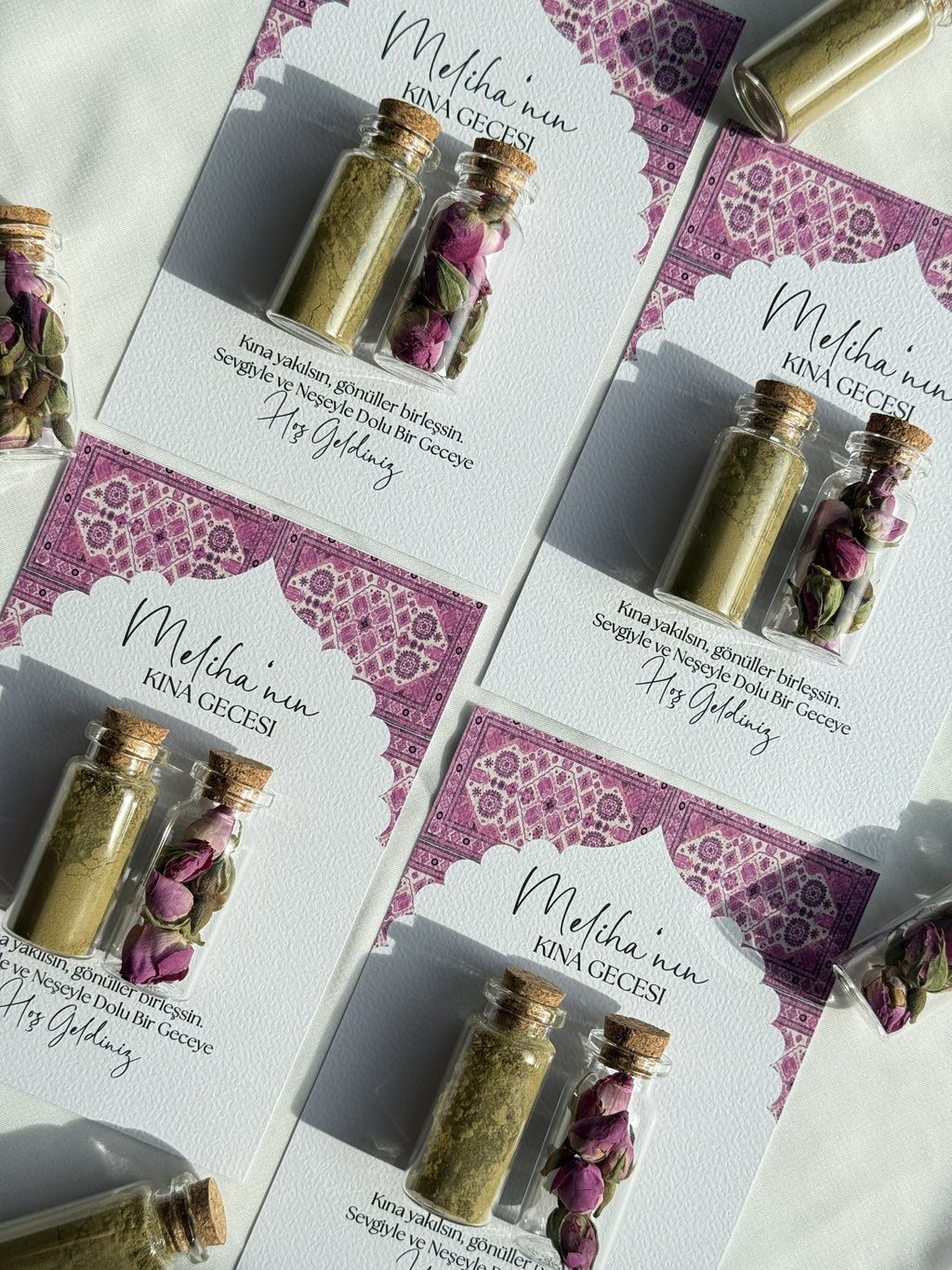 Kına-Gastgeschenk mit Rosenknospen | Oriental